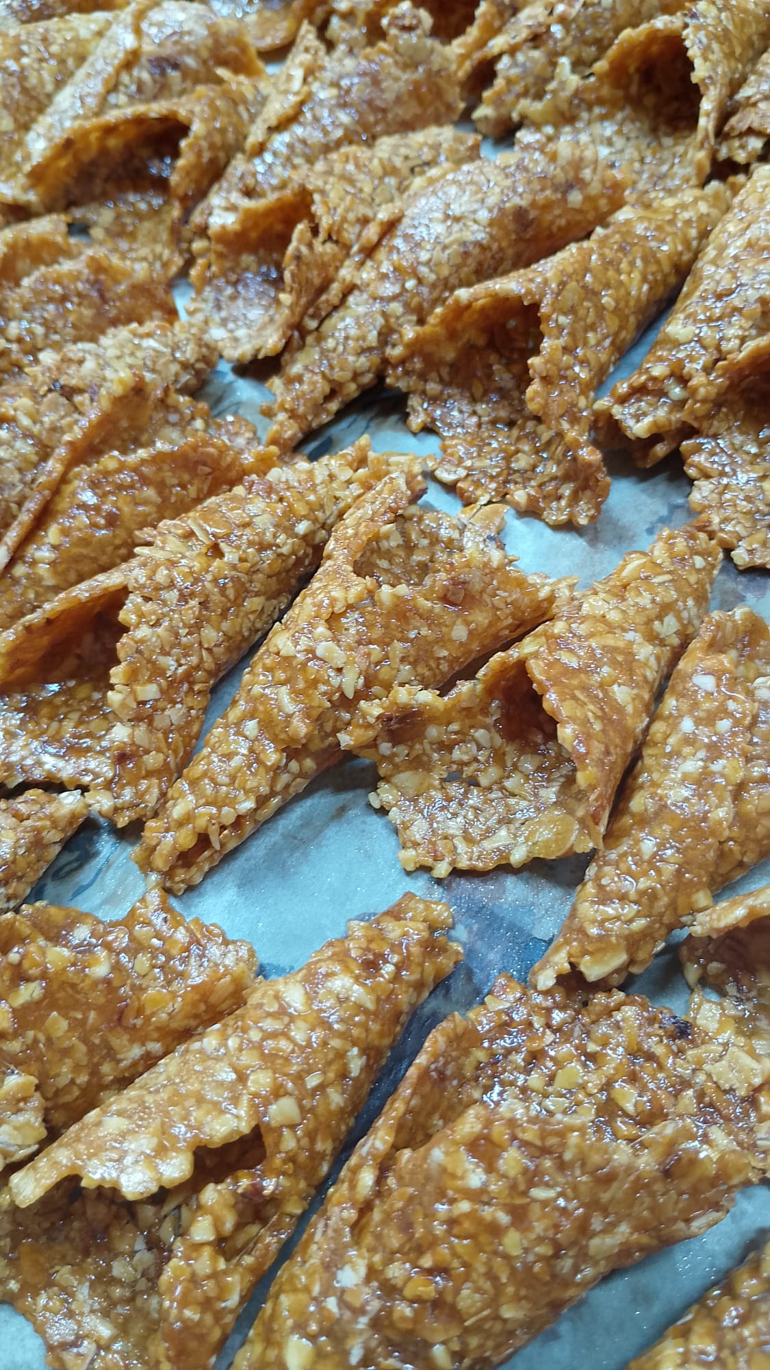 Cialde croccanti alla mandorla appena sfornate